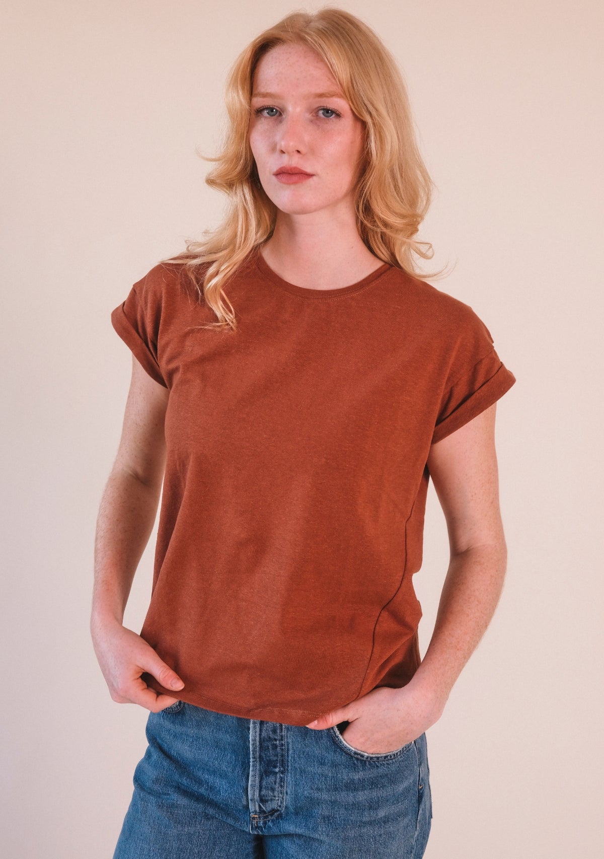 Women's Hemp Tee in the rich color Pecan is made from a blend of Hemp and Organic Cotton Jersey sizex XS-3X Made in America Sustainable Women's Tee